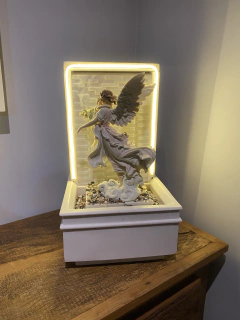Fonte Anjo Pintado à mão - Marmorite (45cm) - Bi-Volt - comprar online