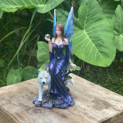 Fada com Lobo - Resina (23cm)