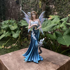 Fada com Lobo - Resina (32cm) - comprar online