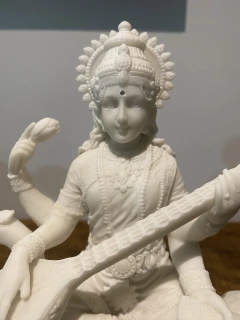 ESCULTURA DEUSA HINDU SARASWATI MÁRMORE - comprar online