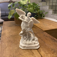 Escultura São Miguel Arcanjo - Mármore (22cm) - loja online