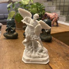 Escultura São Miguel Arcanjo - Mármore (22cm) na internet