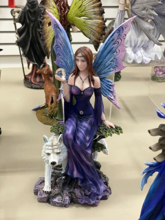 Fada com Lobo - Resina (23cm) na internet