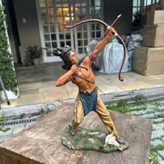 Escultura Índio com flecha - Veronese 31cm - comprar online