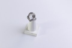ANEL LUXO COM GOTA CRISTAL E CRAVEJADO EM MICRO ZIRCÔNIAS