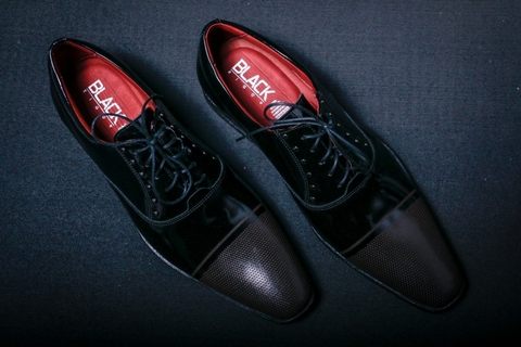 SAPATO SOCIAL MASCULINO GOFER DERBY VERNIZ - PRETO DETALHE MARROM
