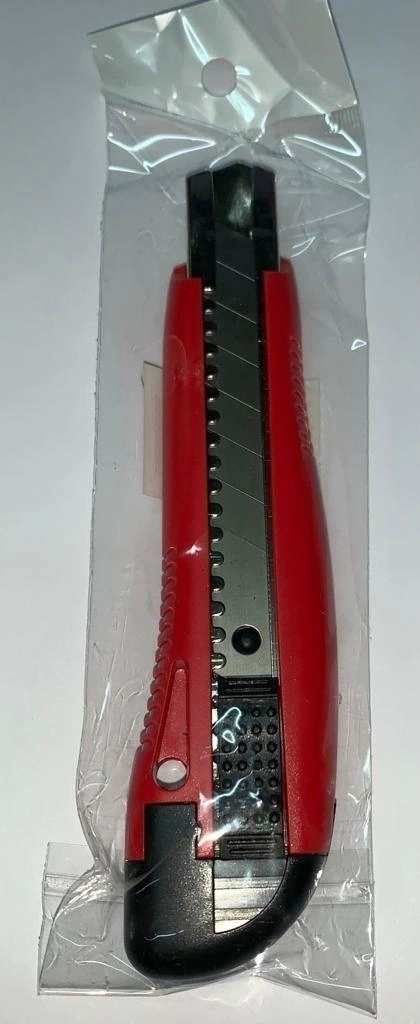 CUTTER GRANDE REFORZADO CON GUIA METALICA 18MM