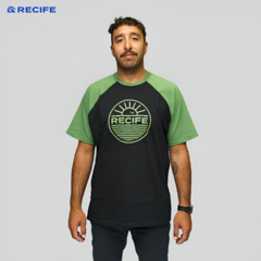 REMERA ESCALOPA (NEGRO/VERDE) - Recife Company