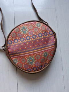 Bolsa tiracolo redonda estampada - Brechó SP