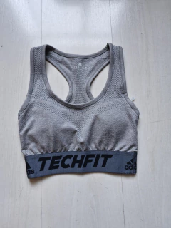 Top Adidas Techfit cinza PP