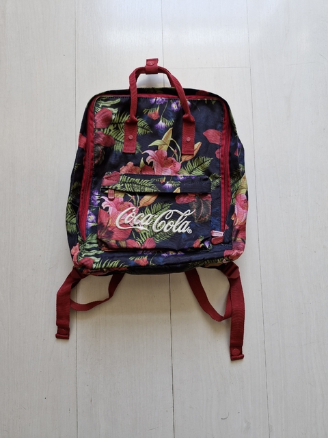 Mochila Coca-Cola estampa floral - comprar online