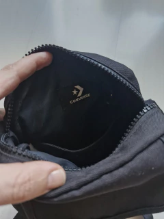 Bolsa shoulderbag Converse preta na internet