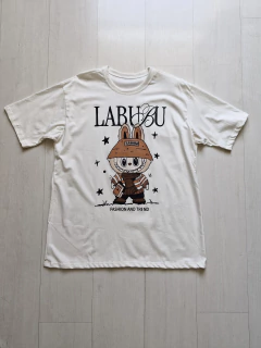 Camiseta Labubu offwhite NOVA - comprar online