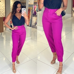 Calça Cenoura Alfaiataria Eliana Fúcsia Vibrante - comprar online
