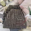 Saia Curta Tweed com Botões Perolados
