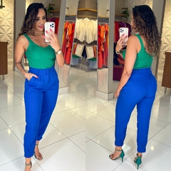 Calça Cenoura Crepe Alfaiataria Eliana Azul Bic