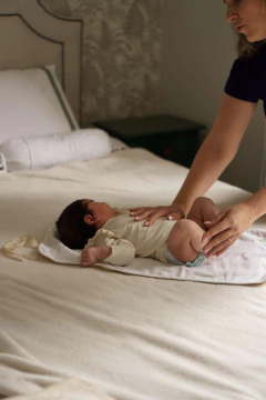 kit conforto - 2 panos atoalhados + porta-fraldas azul off-white - comprar online