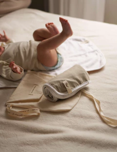 kit conforto - 2 panos atoalhados + porta-fraldas - comprar online