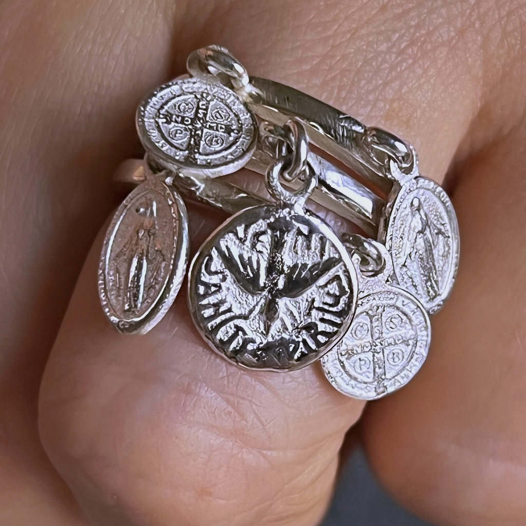 Anillo 5 dijes religioso thumbnail 3