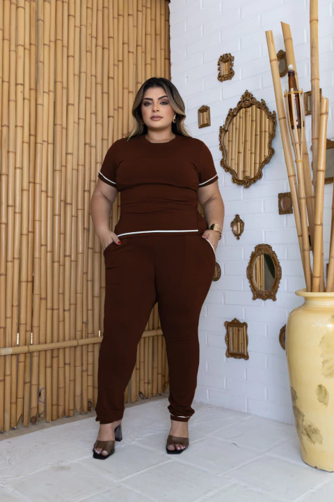 Conjunto Feminino Alfaiataria Calça Slim Fit e Blusa Manga Curta com Detalhes Botão - Roupas Femininas - Blusas Vestidos Conjuntos | Vest Bellas 
