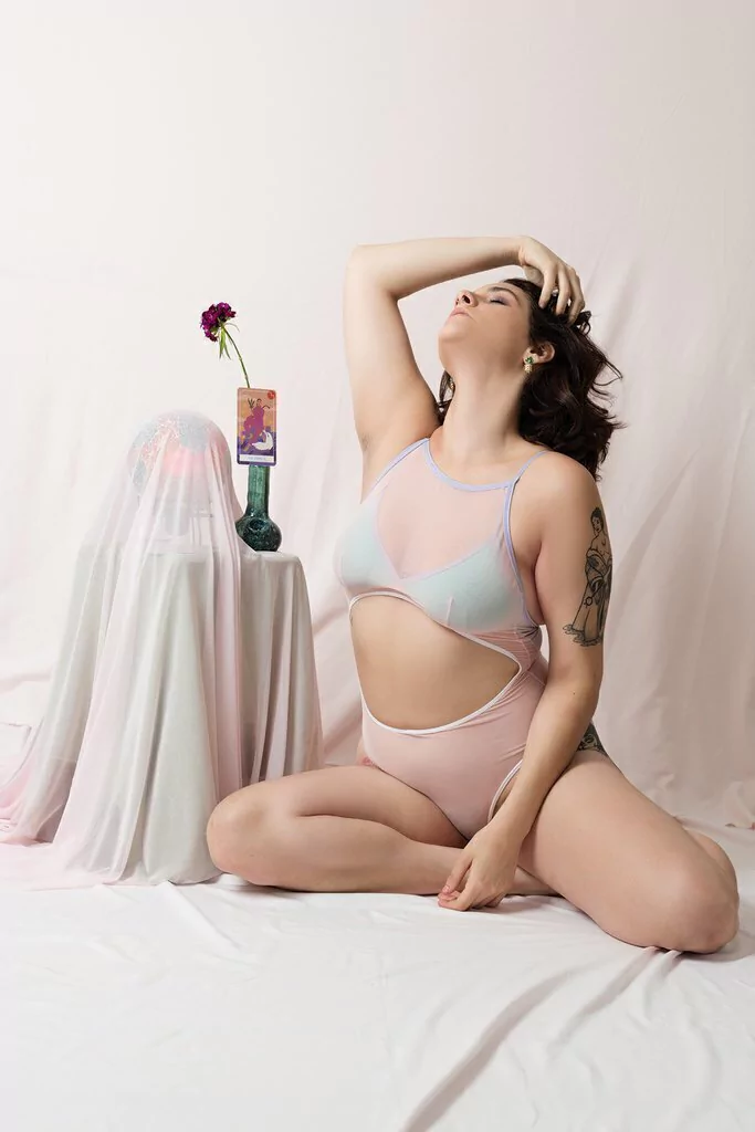 Peach Widow