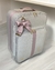 Mala Maternidade com bolso Frontal 3D Linho Cru - Bolsa Maternidade Personalizadas em até 10x sem juros!