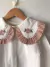 Blusa Filomena con cuello bordado en internet