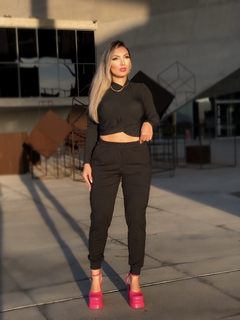 CALÇA PRETA CANELADO na internet