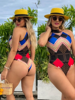 Body gola corrente azul e vermelha