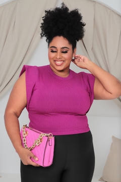 CROPPED FUCSIA PLUS SIZE MUSCLE TEE - comprar online