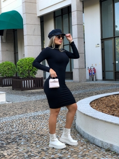 Imagem do Vestido PRETO manga longa gola alta