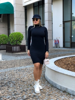 Vestido PRETO manga longa gola alta na internet