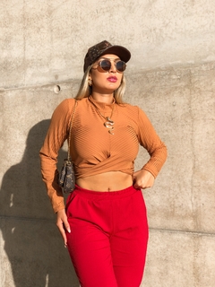 CROPPED CARAMELO CANELADO - comprar online