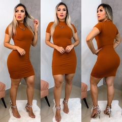 Vestido gola alta com manguinha caramelo