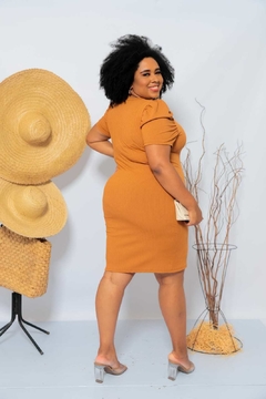 Vestido Plus Size Caramelo PRINCESA na internet