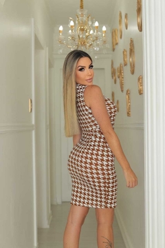 Vestido PDP Branco/Caramelo gola sem manga na internet