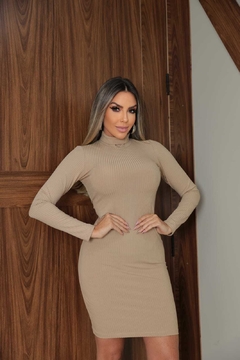 Vestido Amêndoa manga longa gola alta - comprar online