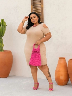 Vestido Plus Recort Amêndoa - comprar online