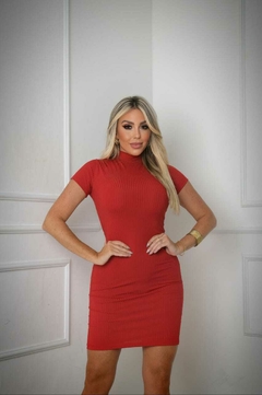 Vestido VERMELHO gola alta com manguinha na internet