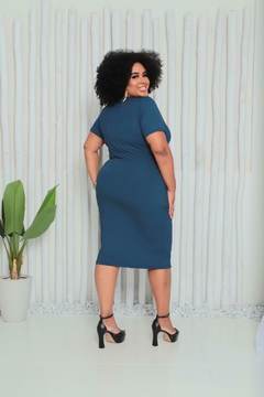 Vestido Azul Petróleo Elegância Plus Size na internet