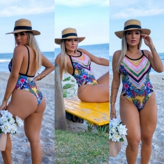 Body maiô cavado lótus