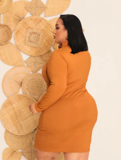 Vestido Caramelo Plus Size Gola Manga Longa - loja online