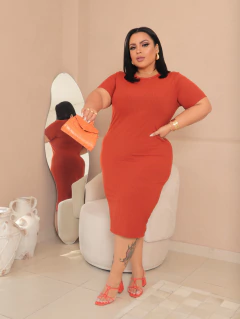 Vestido Terra Cota Elegância Plus Size na internet