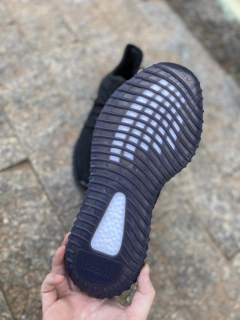 Adidas Yeezy Boost 350 V2 Oreo na internet