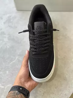 Nike Air Force 1 Black Camurça na internet