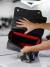 Malitte G 13" - Preta com Prata | Bolsa Grande para Notebook em Couro Legítimo - 13 Polegadas