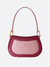 Bolsa baguete de couro bordô, vermelho escuro, com detalhes em dourado e rosa, alça curta, estilosa e moderna.