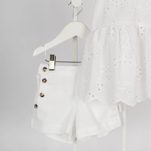 SHORT BLANCO TRES BOTONES