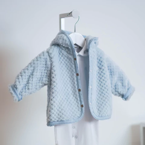 CAMPERA PLUSH ROMBO CELESTE