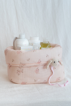 SET CANASTA GASA FLOREADA ROSA - Petit Enfant Ropa de bebes